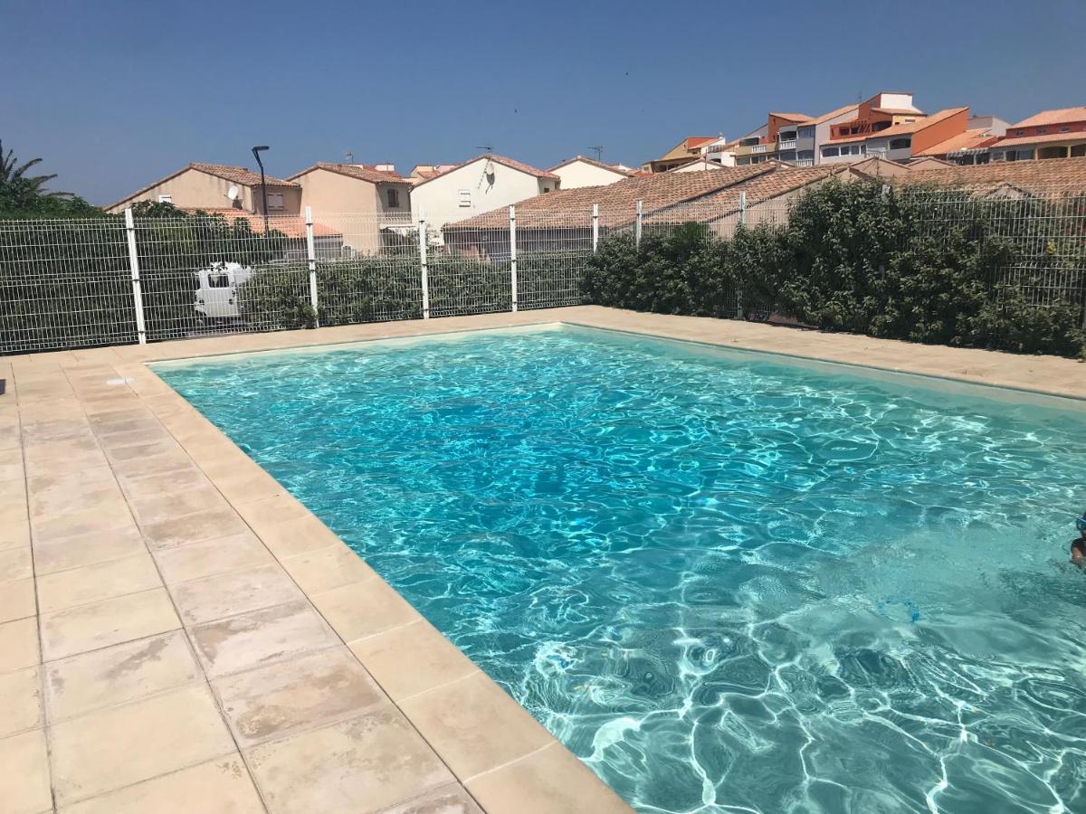 Marina Les Pieds Dans L Eau Apartment Le Barcares Luaran gambar